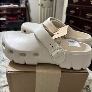 Birkenstock Off-White Clogs Men’s 9.5-10